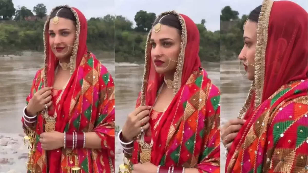 Himanshi Khurana Video